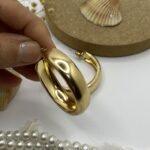 گوشواره حلقه ای بزرگ و پهن طلایی