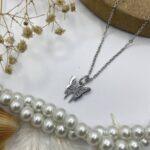 گردنبند استیل طرح پروانه کوچک و رنگ ثابت